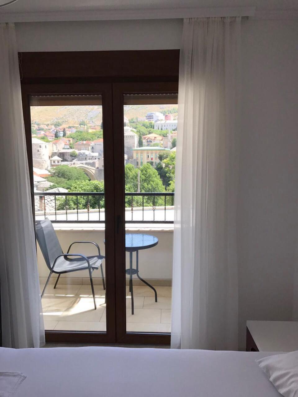 Light De Luxe - With Old Bridge View